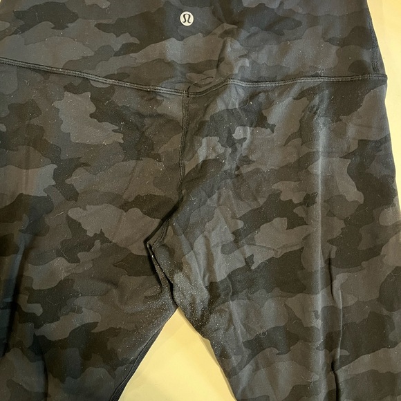 28” Lululemon Aligns - Picture 3 of 4